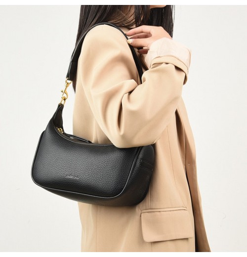 Faux Leather Crossbody Bag With Curb Chain Shoulder Strap Faux Leather Crossbody Bag With Curb Chain Shoulder Strap